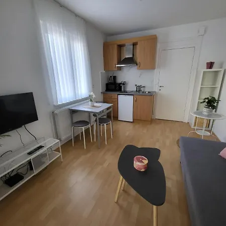 Alicia, Idealement Situe Guest house